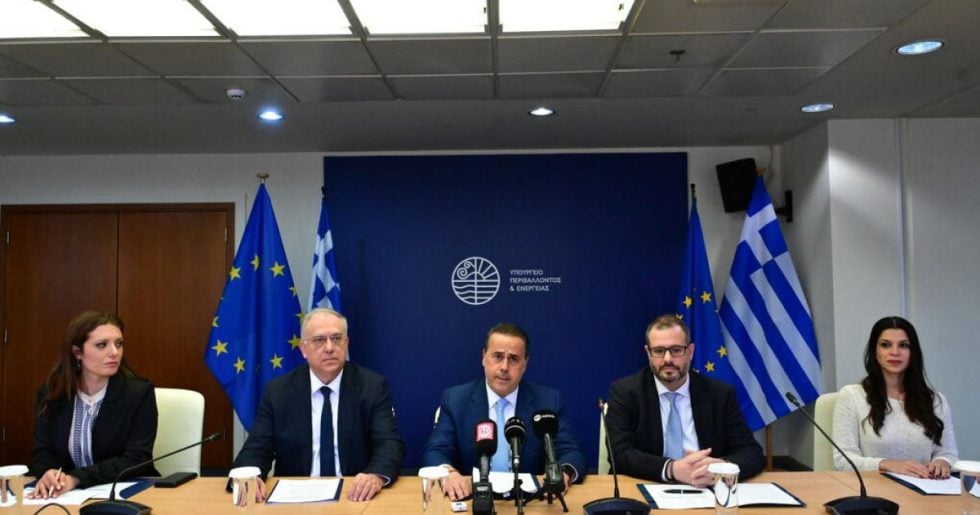 Μέτρα-ασπιρίνες για το βιομηχανικό ρεύμα